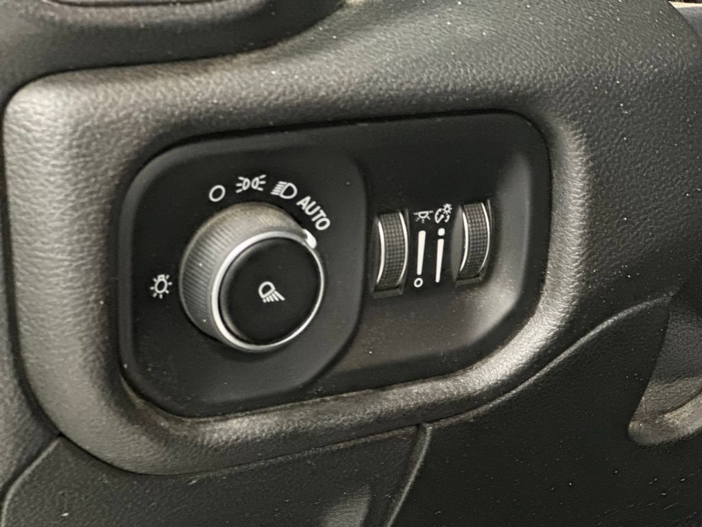 2019 RAM 1500 Tradesman Crew Cab 4x2 6'4" Box