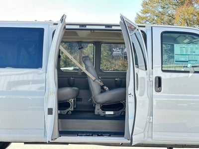 2025 Chevrolet Express Passenger 3500 1LS
