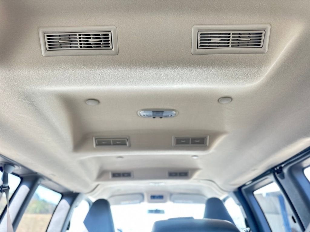 2025 Chevrolet Express Passenger 3500 1LS