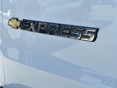 2025 Chevrolet Express Passenger 3500 1LS