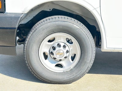2025 Chevrolet Express Passenger 3500 1LS