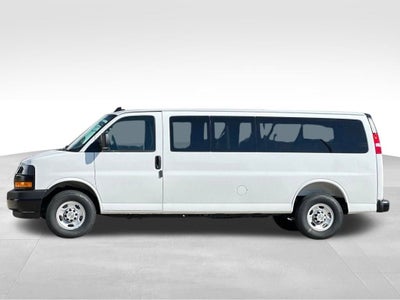 2025 Chevrolet Express Passenger 3500 1LS