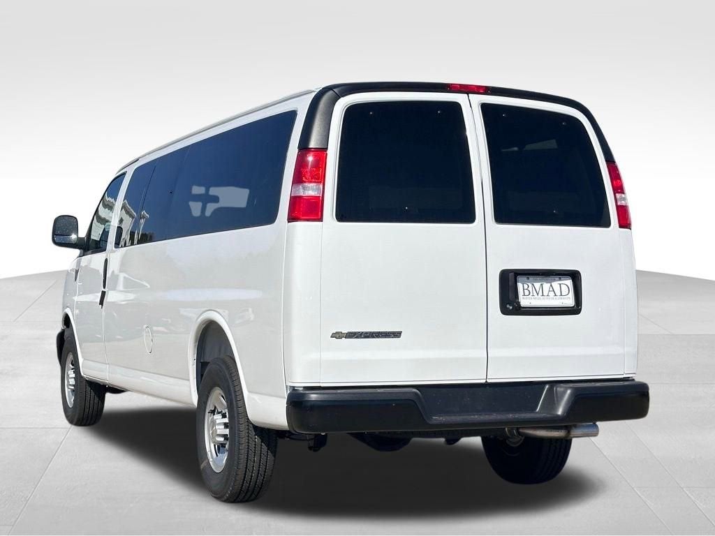 2025 Chevrolet Express Passenger 3500 1LS