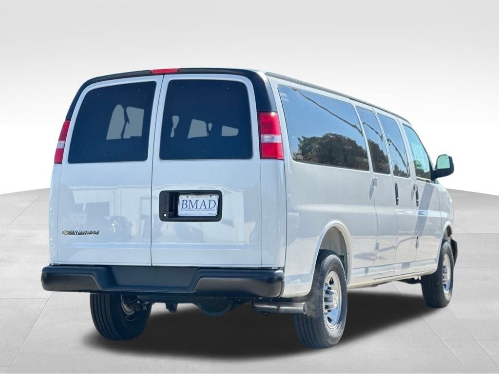 2025 Chevrolet Express Passenger 3500 1LS