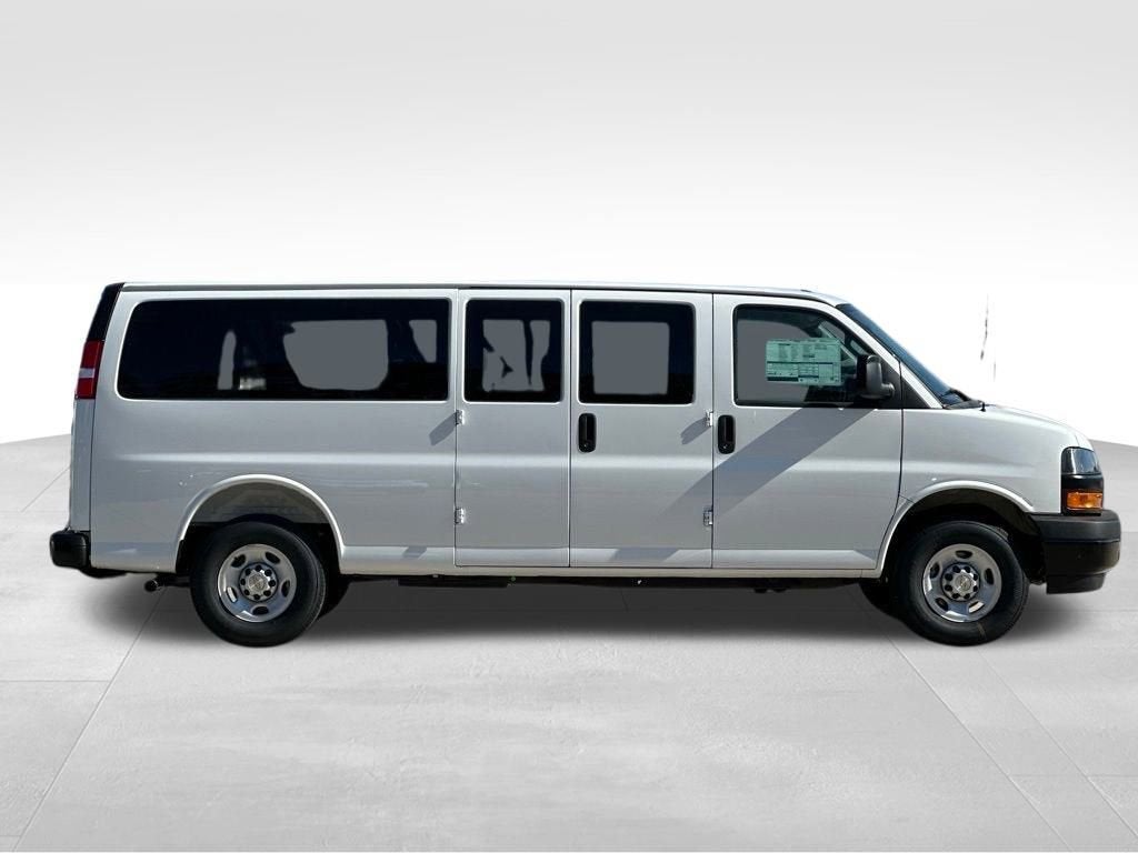 2025 Chevrolet Express Passenger 3500 1LS