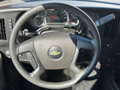 2025 Chevrolet Express Passenger 3500 1LS