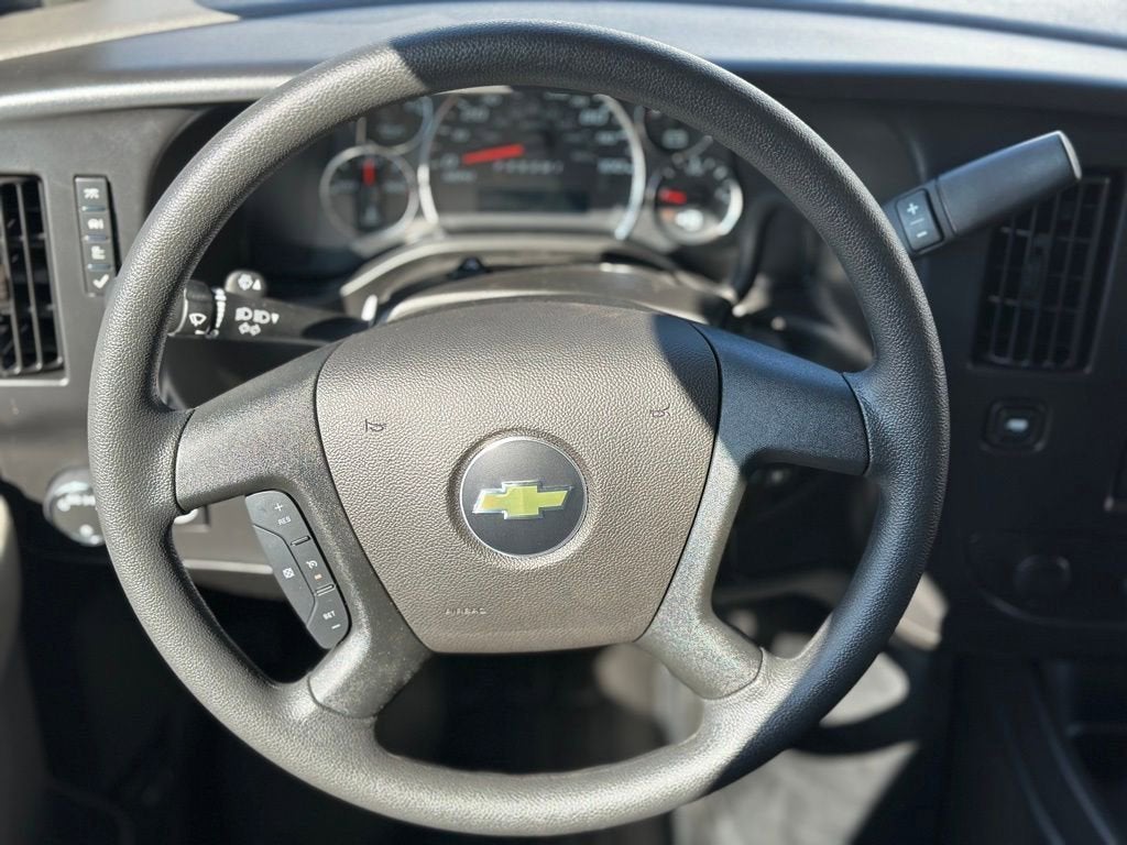 2025 Chevrolet Express Passenger 3500 1LS