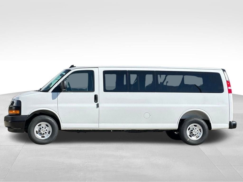 2025 Chevrolet Express Passenger 3500 1LS