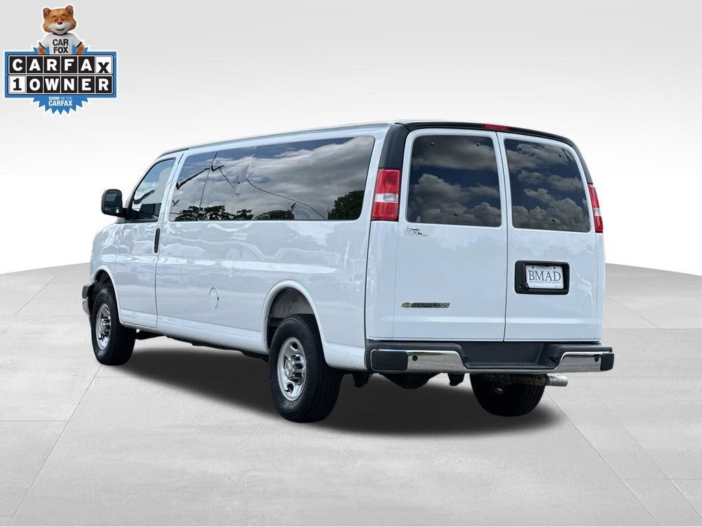2025 Chevrolet Express Passenger 1LT
