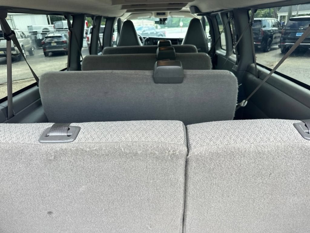 2025 Chevrolet Express Passenger 1LT