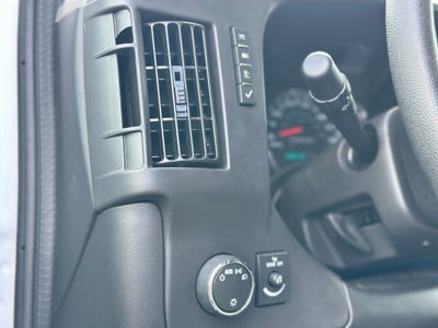 2025 Chevrolet Express Passenger 1LT