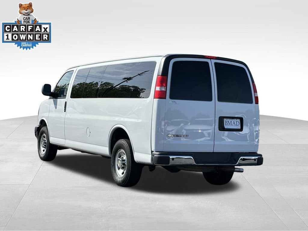 2024 Chevrolet Express Passenger 3500 1LT