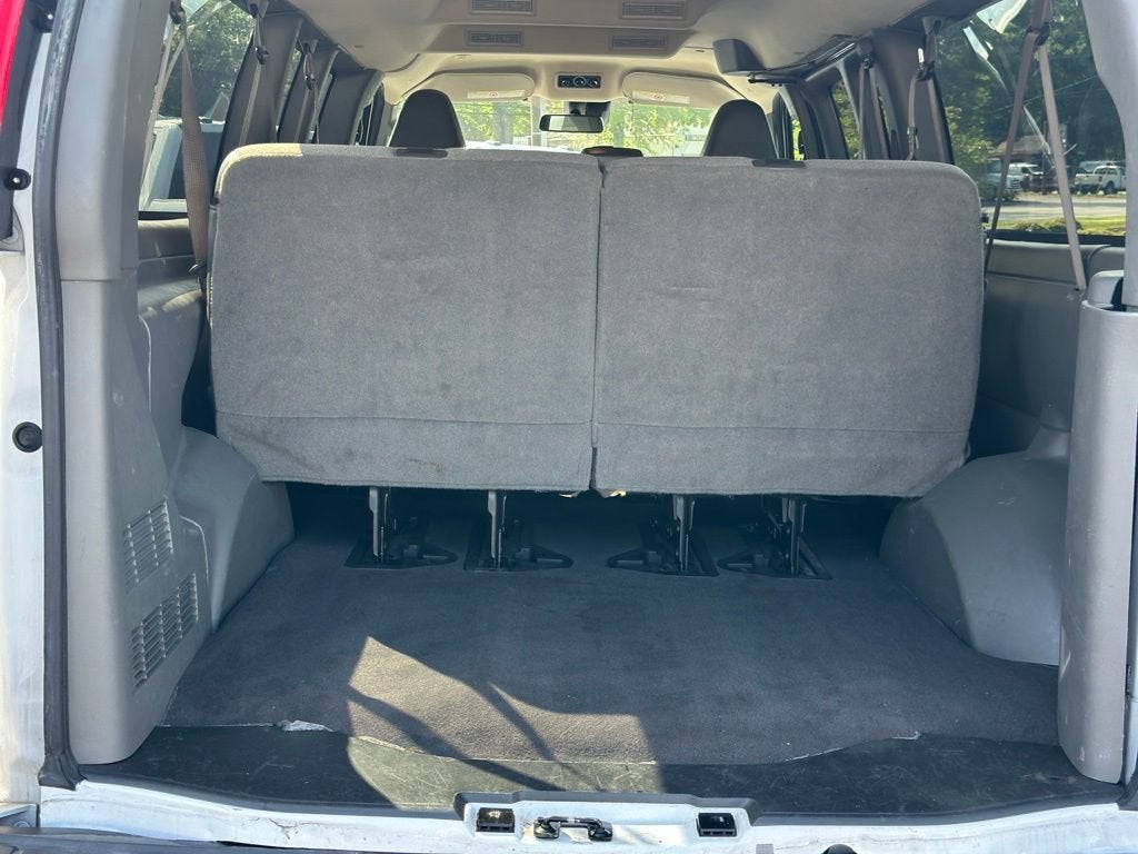2024 Chevrolet Express Passenger 3500 1LT