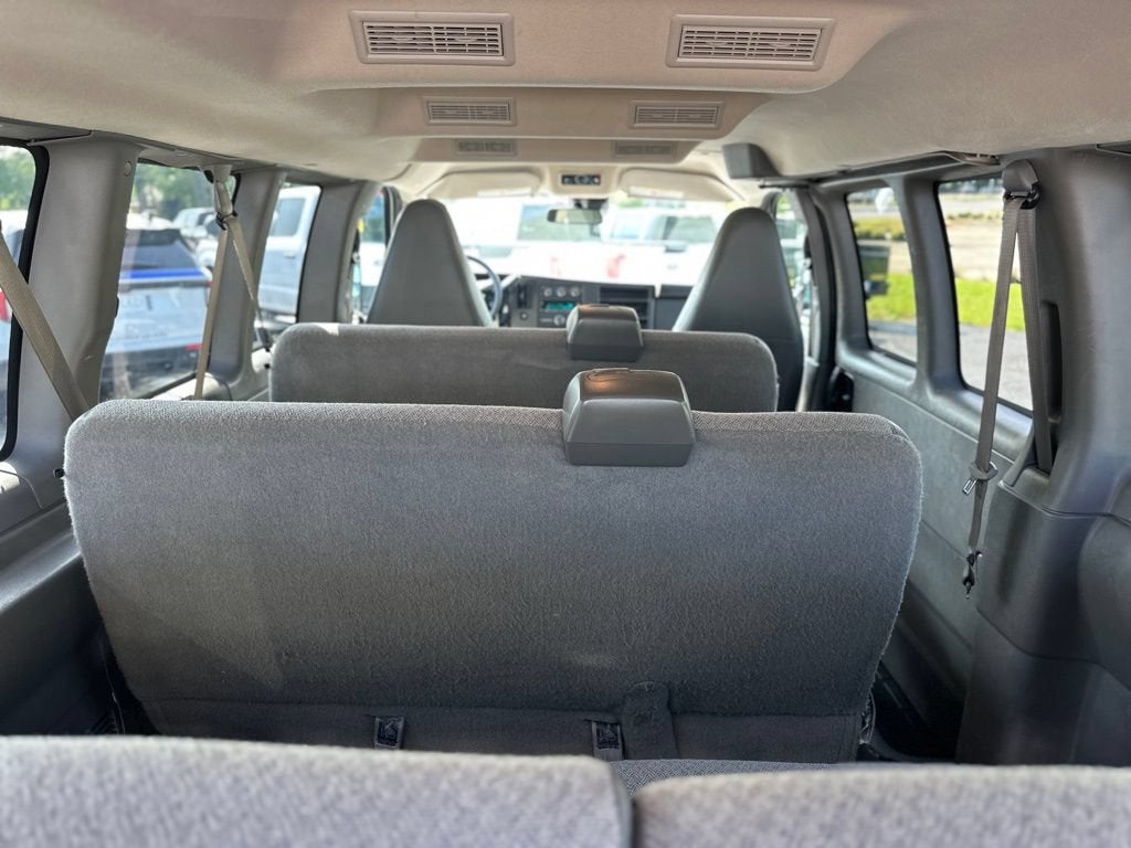 2024 Chevrolet Express Passenger 3500 1LT
