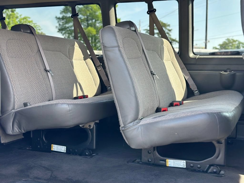 2024 Chevrolet Express Passenger 3500 1LT