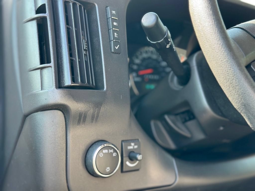 2024 Chevrolet Express Passenger 3500 1LT