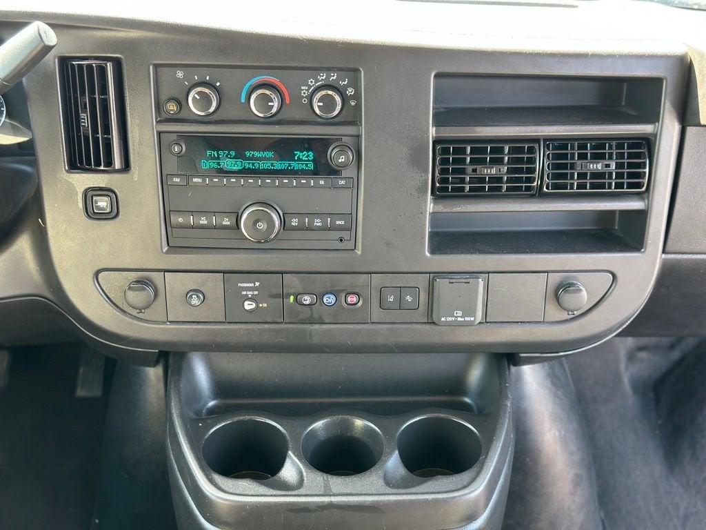 2024 Chevrolet Express Passenger 3500 1LT