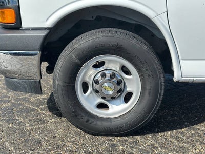 2024 Chevrolet Express Passenger 3500 1LT