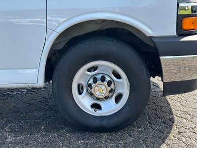 2024 Chevrolet Express Passenger 3500 1LT