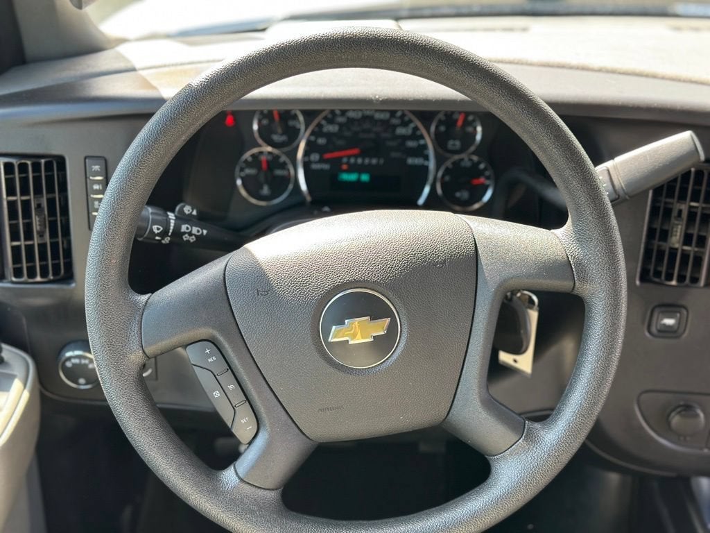 2024 Chevrolet Express Passenger 3500 1LT