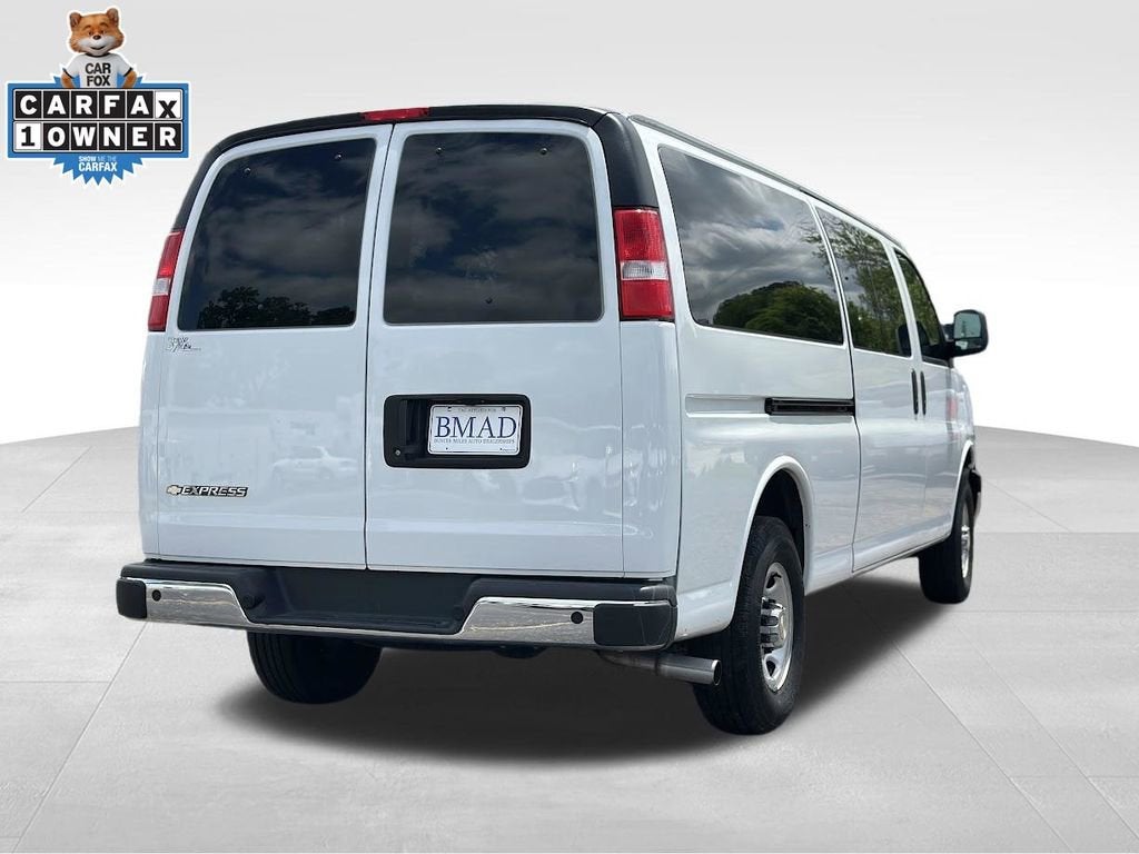 2024 Chevrolet Express Passenger 3500 1LT