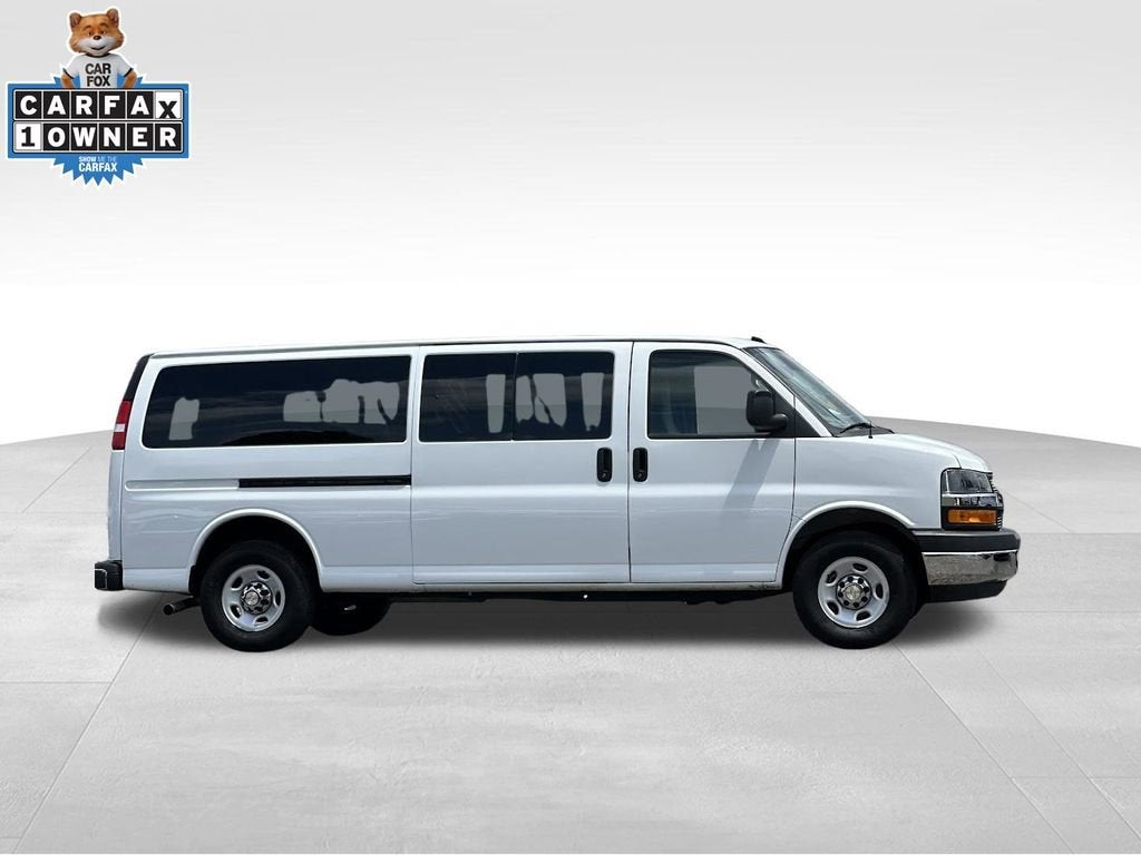 2024 Chevrolet Express Passenger 3500 1LT