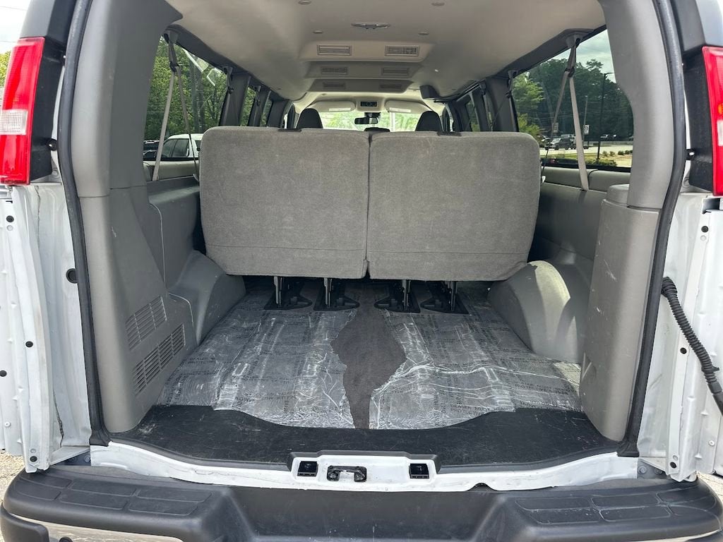 2024 Chevrolet Express Passenger 3500 1LT