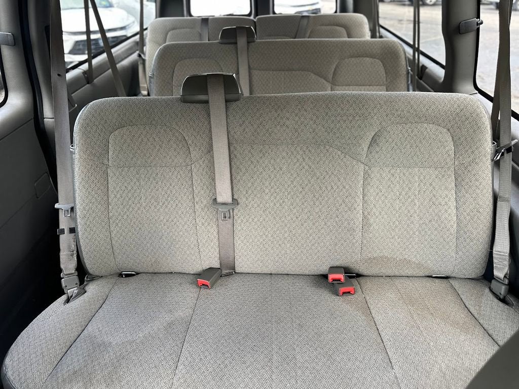 2024 Chevrolet Express Passenger 3500 1LT