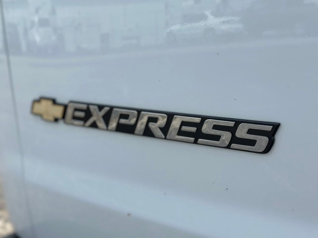 2024 Chevrolet Express Passenger 3500 1LT