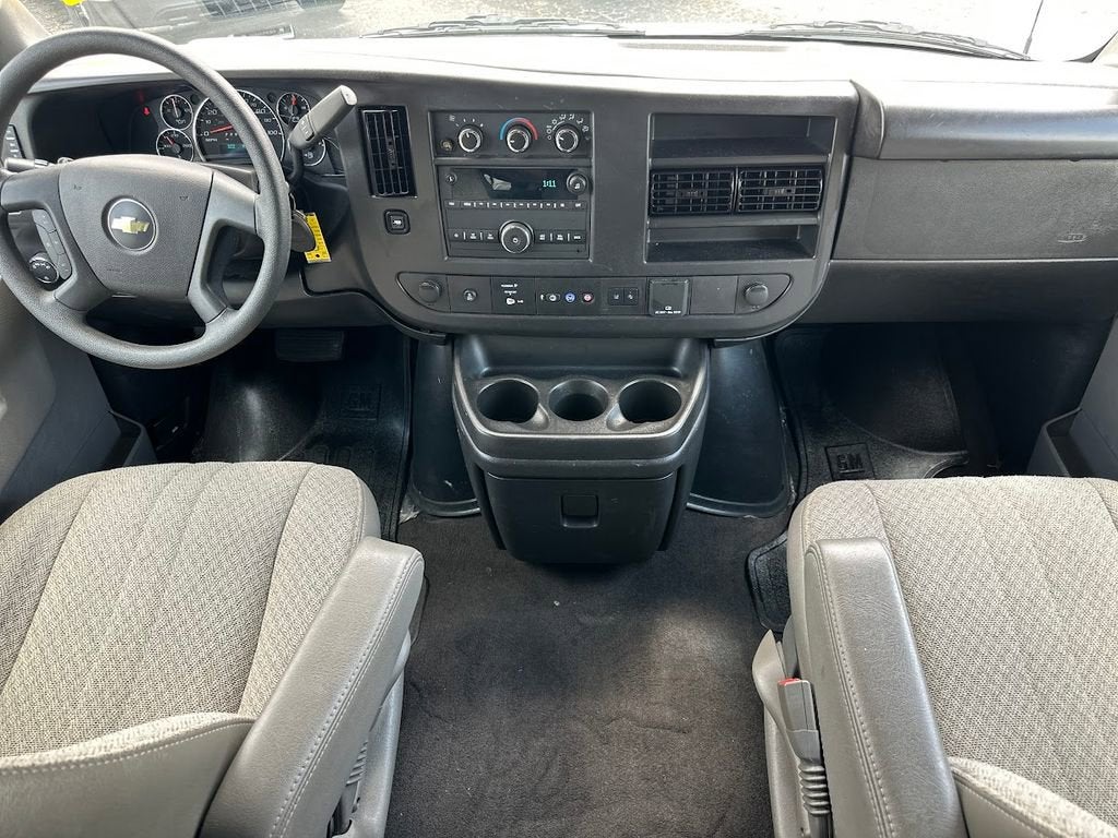 2024 Chevrolet Express Passenger 3500 1LT