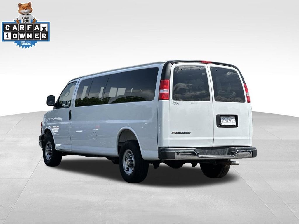 2025 Chevrolet Express Passenger 1LT