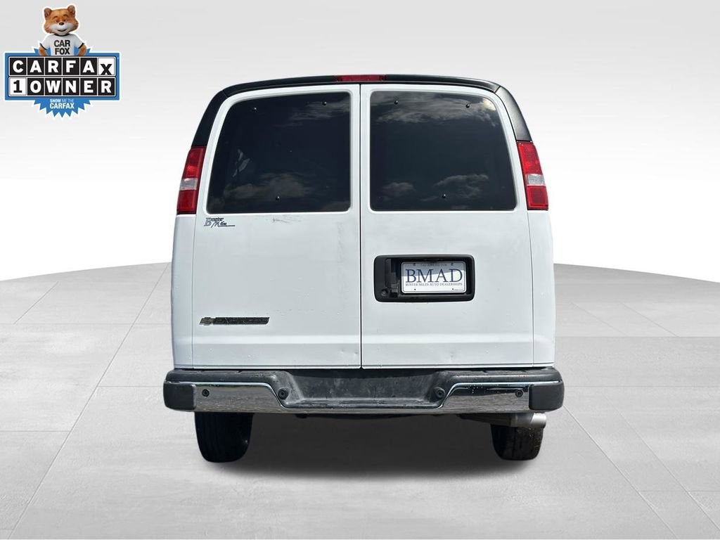 2025 Chevrolet Express Passenger 1LT