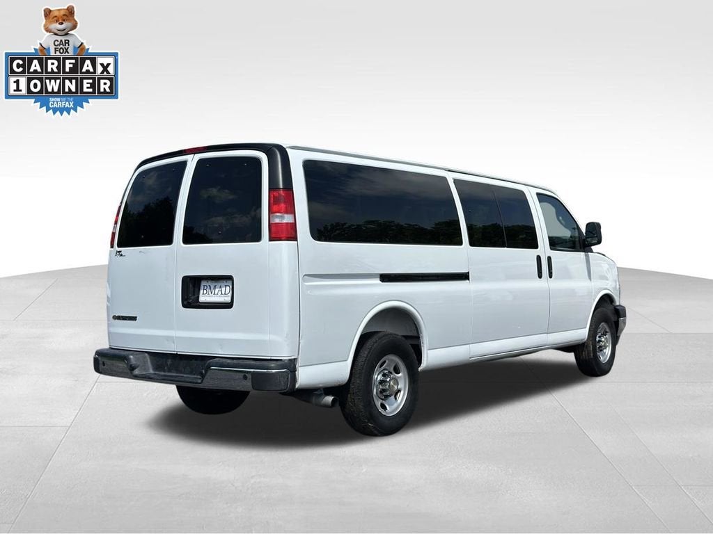 2025 Chevrolet Express Passenger 1LT