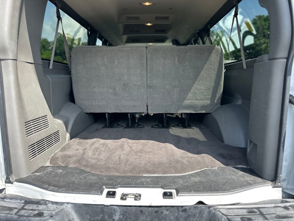 2025 Chevrolet Express Passenger 1LT