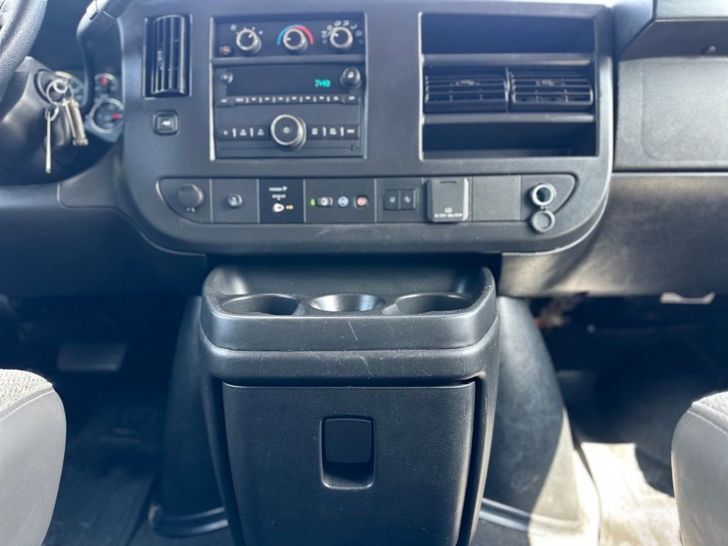 2025 Chevrolet Express Passenger 1LT