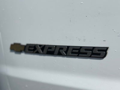 2025 Chevrolet Express Passenger 1LT