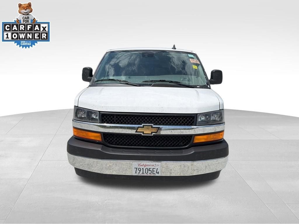 2025 Chevrolet Express Passenger 1LT