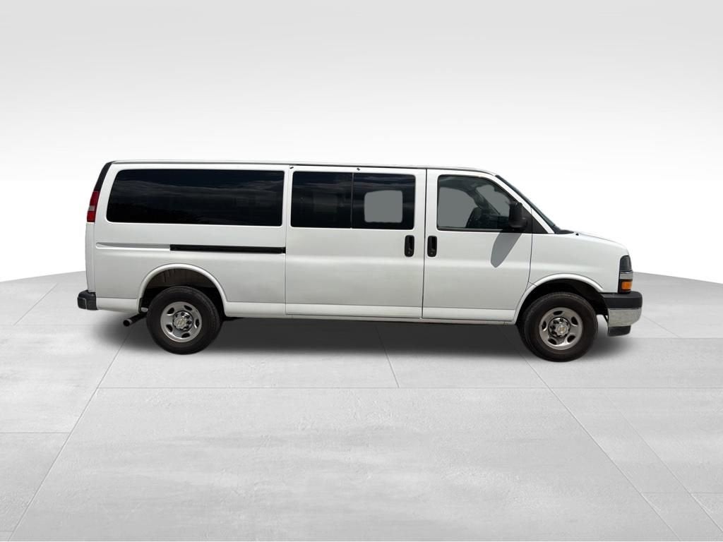 2025 Chevrolet Express Passenger 1LT