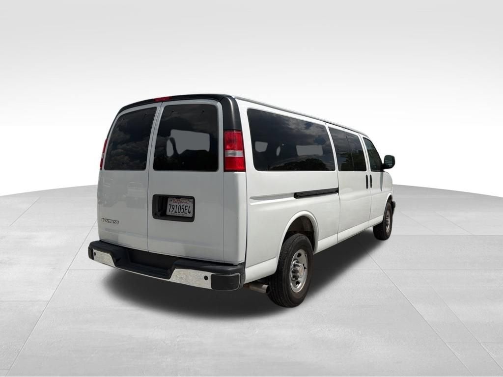 2025 Chevrolet Express Passenger 1LT