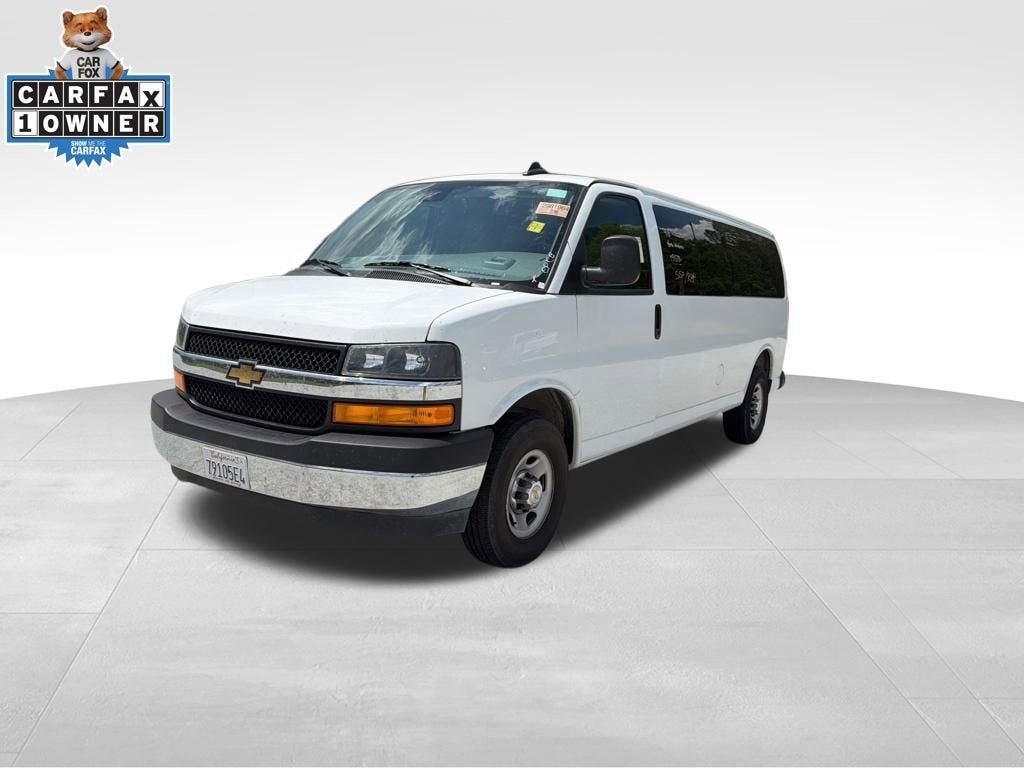 2025 Chevrolet Express Passenger 1LT
