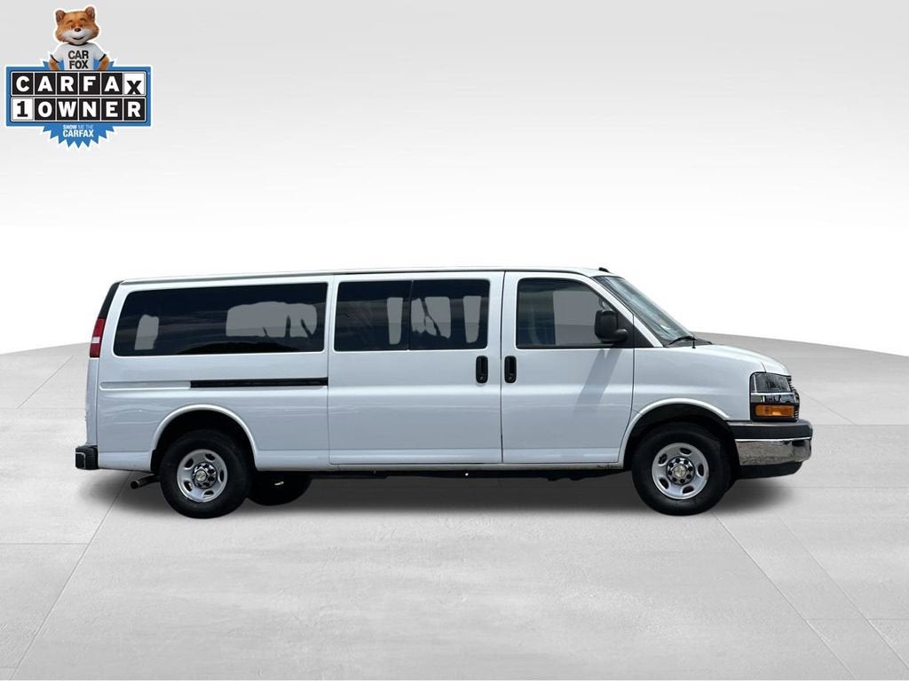 2025 Chevrolet Express Passenger 1LT
