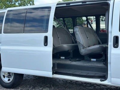 2025 Chevrolet Express Passenger 1LT