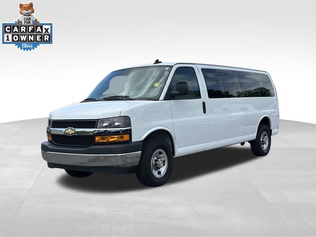 2025 Chevrolet Express Passenger 1LT