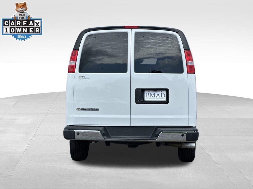 2025 Chevrolet Express Passenger 1LT
