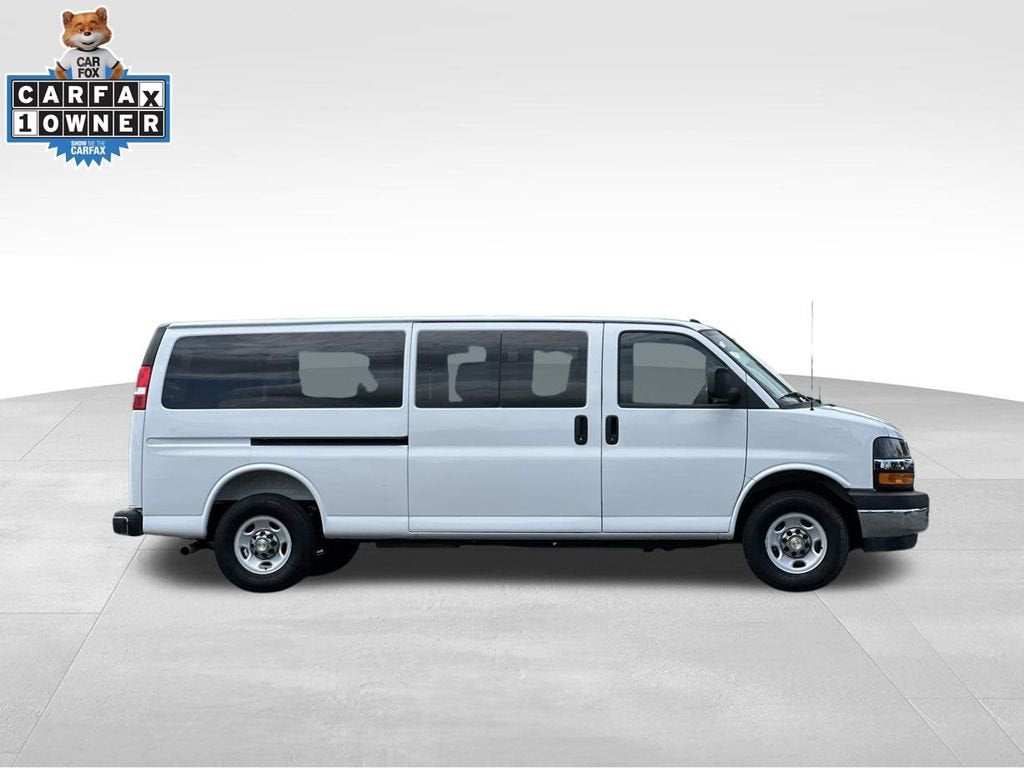2025 Chevrolet Express Passenger 1LT