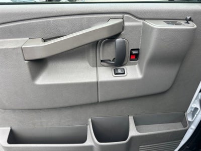 2025 Chevrolet Express Passenger 1LT