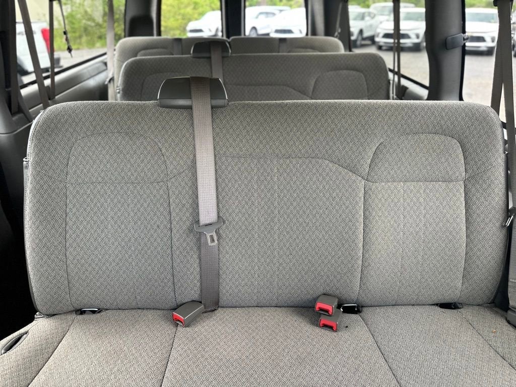 2025 Chevrolet Express Passenger 1LT