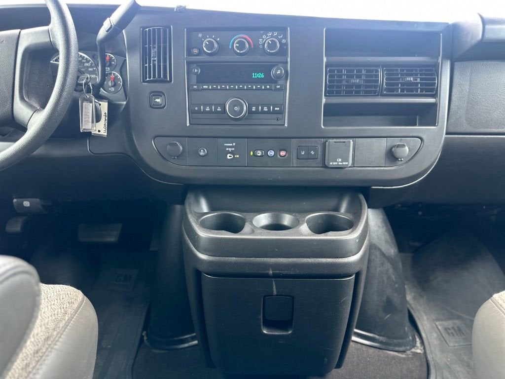 2025 Chevrolet Express Passenger 1LT