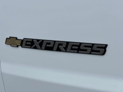 2025 Chevrolet Express Passenger 1LT