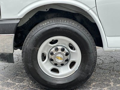 2025 Chevrolet Express Passenger 1LT